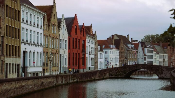 Entre adultes Γ Molenbeek-Saint-Jean : chercher une compagnie, briser la glace et respecter les limites