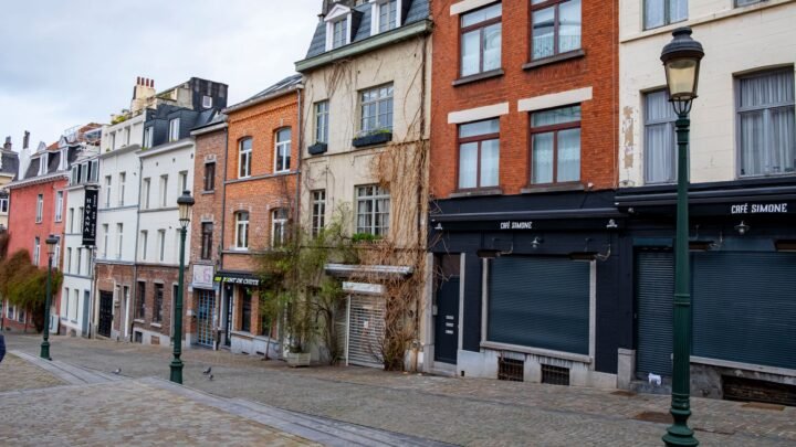 Escort in Berchem-Sainte-Agathe: een discrete gids voor je eerste zoektocht