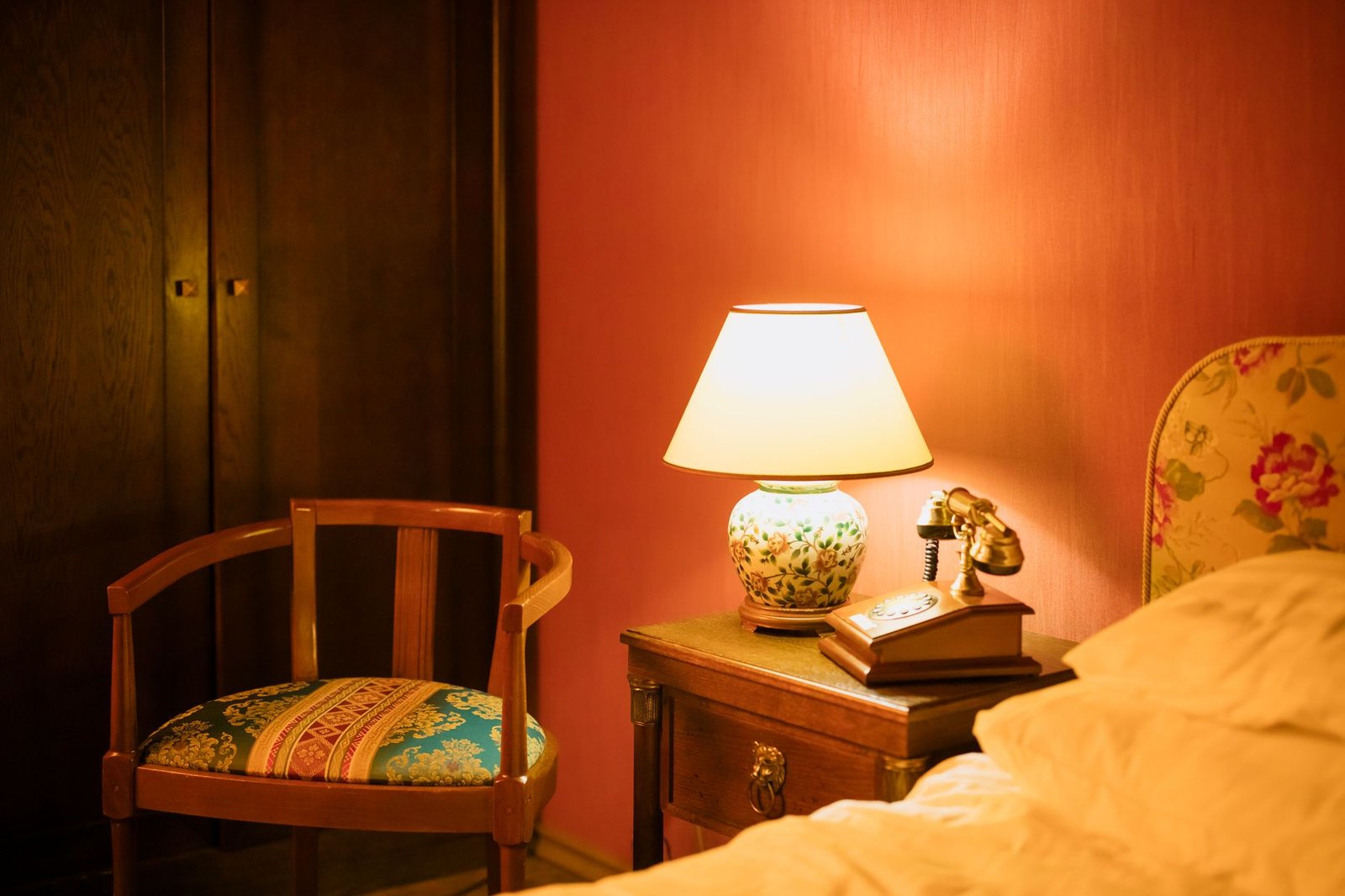 Chambre d'hôtel discrète à Spa, Belgique, pour une rencontre respectueuse